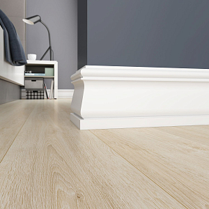 Плинтус Ultrawood Base 5573 (2,44 м)